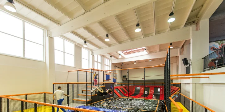 Zvýhodnené vstupy počas celého týždňa do trampolínového centra JUMP IT UP