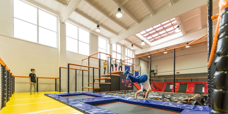 Zvýhodnené vstupy počas celého týždňa do trampolínového centra JUMP IT UP