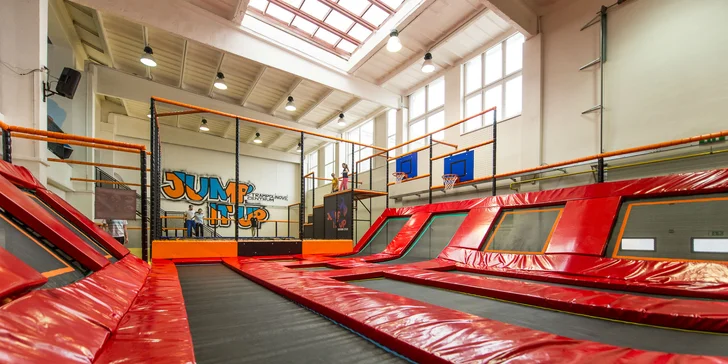 Zvýhodnené vstupy počas celého týždňa do trampolínového centra JUMP IT UP