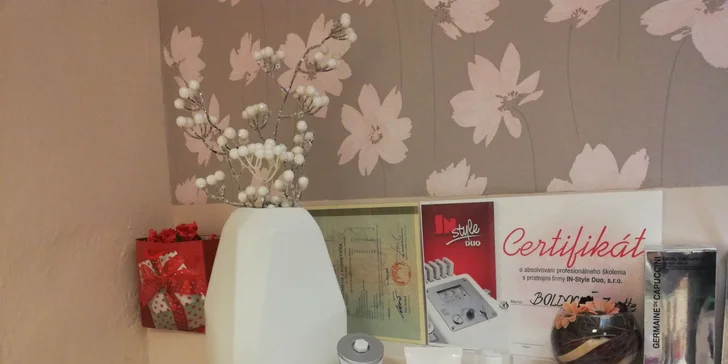 Revitalizačné ošetrenie rúk alebo neinvazívna mezoterapia