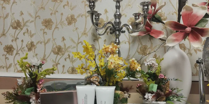 Revitalizačné ošetrenie rúk alebo neinvazívna mezoterapia