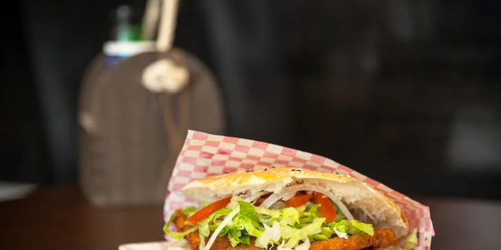 Kurací alebo bravčový SCHNITZEL v žemli. Iba osobný odber!