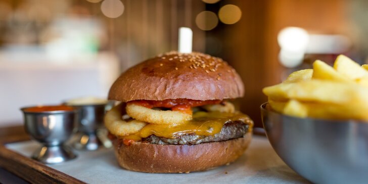 Colorado hamburger alebo Papas burger - každý s dvojitou porciou syra