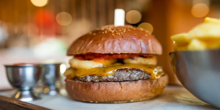Colorado hamburger alebo Papas burger - každý s dvojitou porciou syra