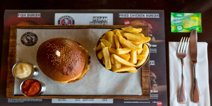 Colorado hamburger alebo Papas burger - každý s dvojitou porciou syra
