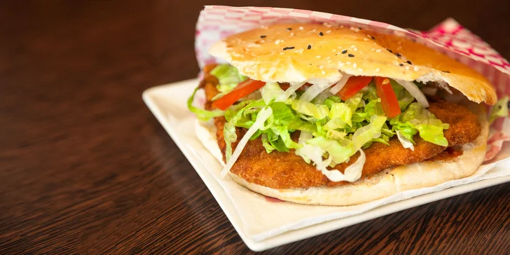 Kurací alebo bravčový SCHNITZEL v žemli. Iba osobný odber!