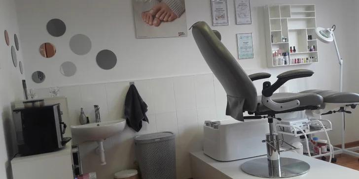 Dokonalá starostlivosť o vaše nohy s kombinovanou či wellness pedikúrou