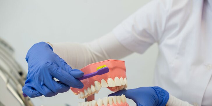 Prehliadka, dentálna hygiena alebo bielenie zubov v Dr. Martin