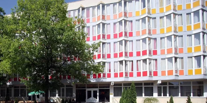 Letný pobyt v Maďarsku: vstup do najväčšieho kúpeľného komplexu v strednej Európe