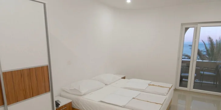 7 nocí na ostrove Vir: krásne apartmány pri mori s bazénom aj ihriskom