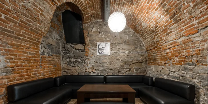 3 druhy nadupaných hot dogov s hranolčekmi a cibuľovými krúžkami
