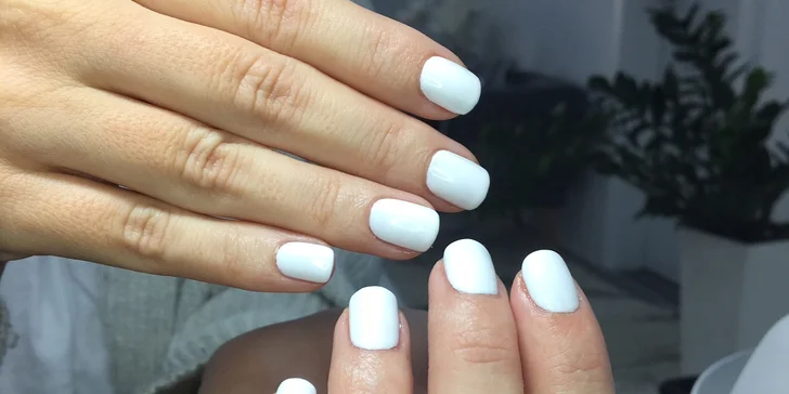 Farebný CND shellac, gél lak alebo klasická manikúra