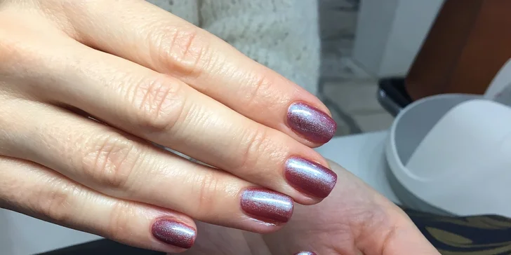 Farebný CND shellac, gél lak alebo klasická manikúra