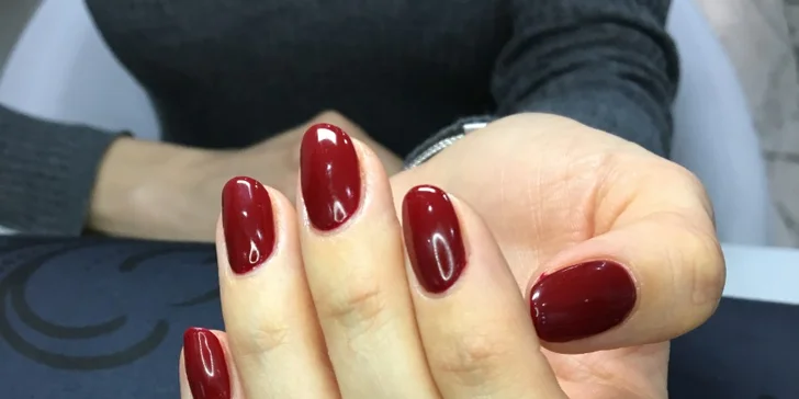 Farebný CND shellac, gél lak alebo klasická manikúra