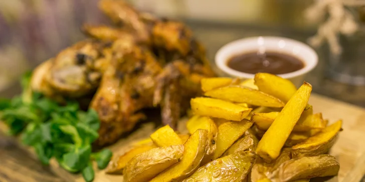 Chrumkavý Chicken box pre 2 alebo 4 osoby s hranolčekmi a BBQ omáčkou