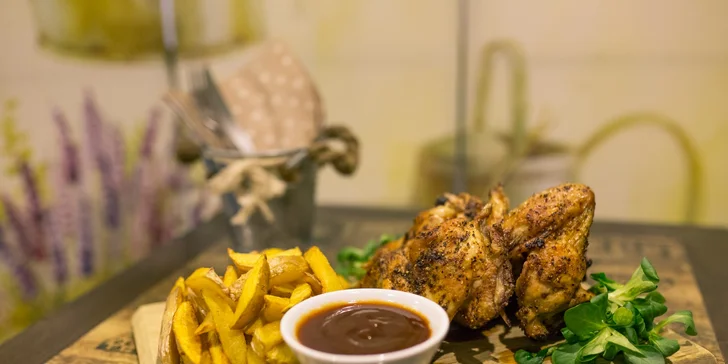 Chrumkavý Chicken box pre 2 alebo 4 osoby s hranolčekmi a BBQ omáčkou
