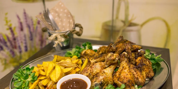 Chrumkavý Chicken box pre 2 alebo 4 osoby s hranolčekmi a BBQ omáčkou