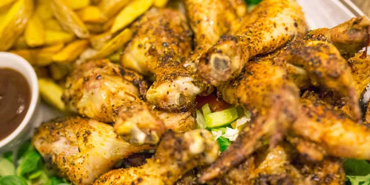 Chrumkavý Chicken box pre 2 alebo 4 osoby s hranolčekmi a BBQ omáčkou