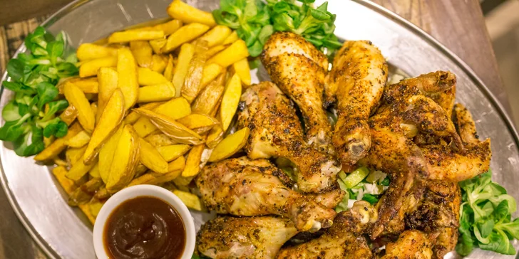 Chrumkavý Chicken box pre 2 alebo 4 osoby s hranolčekmi a BBQ omáčkou