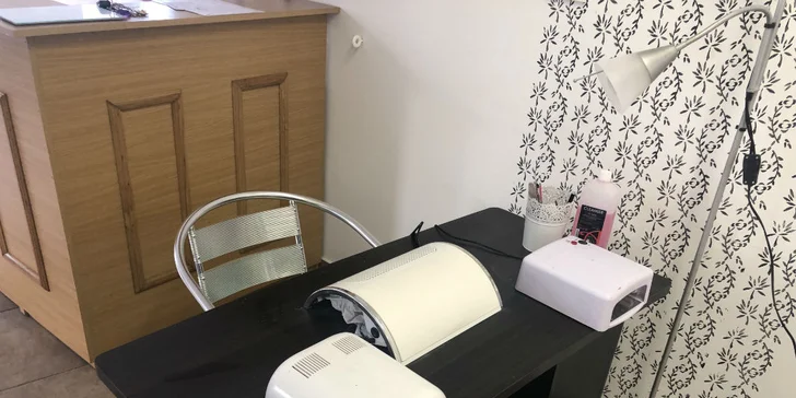 Japonská manikúra, gél lak na nechty alebo gélové nechty