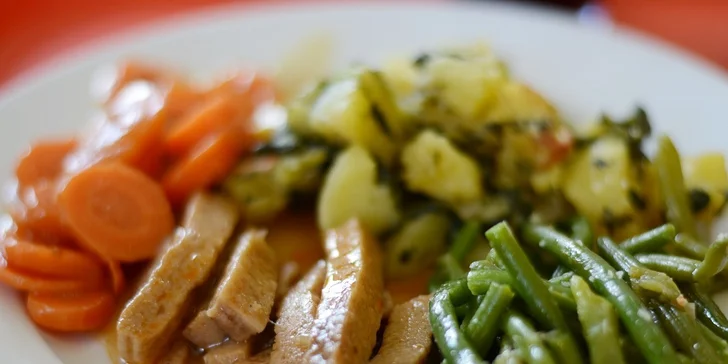 Zdravá večera vo vegetariánskej reštaurácii Veg Life