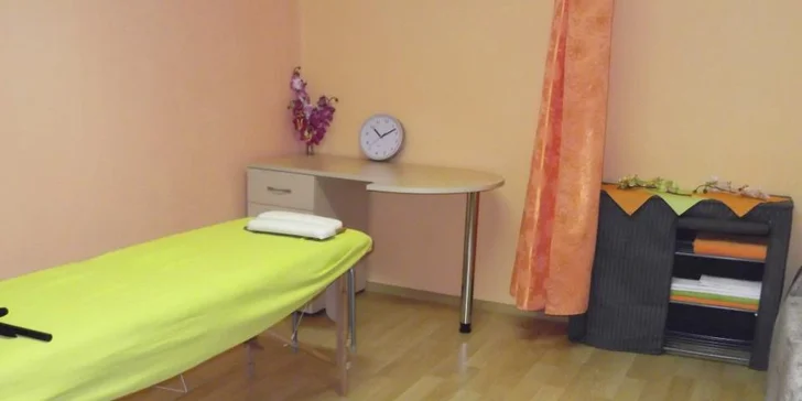 Masáž chrbta a šije, reflexná masáž či masáž silikónovou bankou