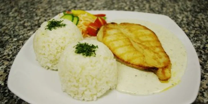 4,75 eur za kurací steak s nivovou omáčkou, ryžou a oblohou a výborné palacinky ako dezert! Skvelý obed, po ktorom zaručene neostanete hladní a ktorý vám donesú až do domu! Zľava 50!%