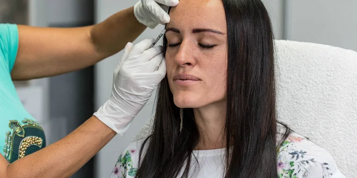 Aplikácia botulotoxínu proti vráskam alebo poteniu v salóne Dermafresh