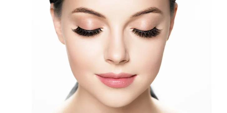 Dokonalý pohľad vďaka mihalniciam aplikovanými v Beauty Bare