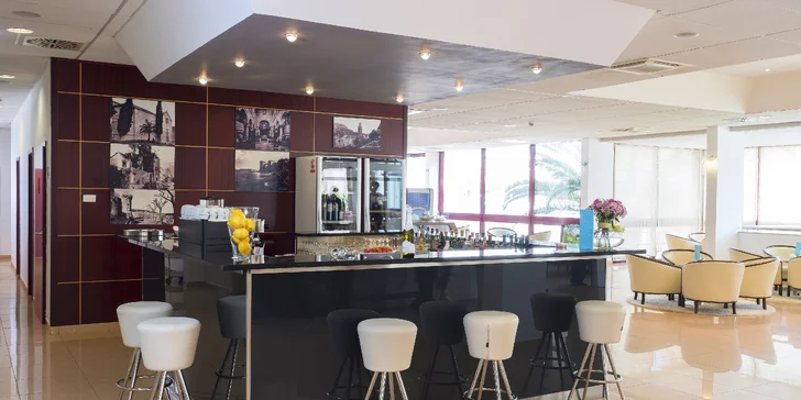 4* hotel na ostrove Korčula: neďaleko od pláže, polpenzia, vonkajšie aj vnútorné bazény