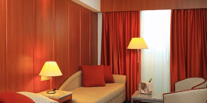4* hotel na ostrove Korčula: neďaleko od pláže, polpenzia, vonkajšie aj vnútorné bazény