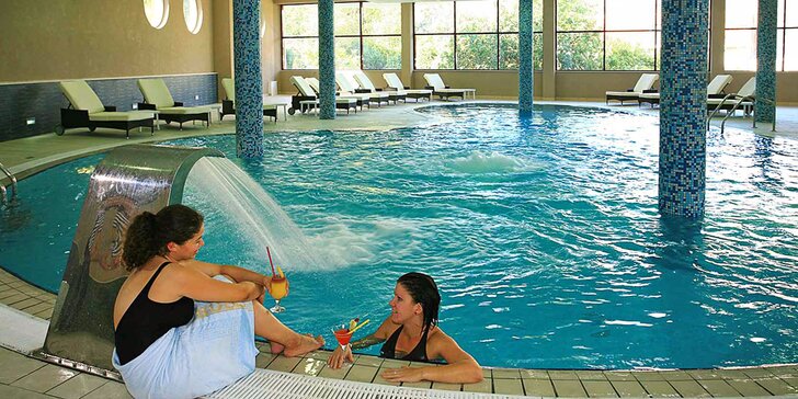 4* hotel na ostrove Korčula: neďaleko od pláže, polpenzia, vonkajšie aj vnútorné bazény