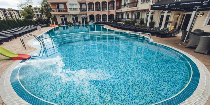 4* pobyt pre páry aj rodiny na Slnečnom pobreží: ubytovanie až na 7 nocí, vonkajší bazén a all inclusive program