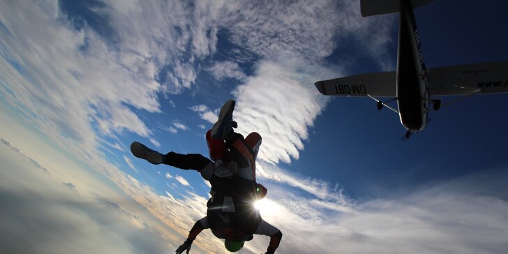 Tandemový zoskok z výšky 3000 metrov + Handycam HD video