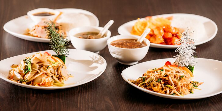 Polievka a hlavné jedlo v čínskej reštaurácii Peking