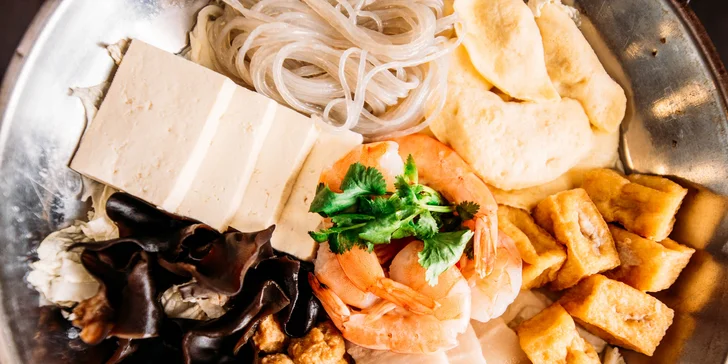 Bohaté 3-chodové degustačné menu pre 2 alebo 4 osoby v čínskej reštaurácii Peking