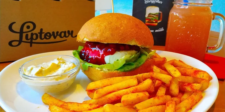 Dvojitý hovädzí, vegetariánsky alebo syrový burger v Burgerbare Na blbom mieste