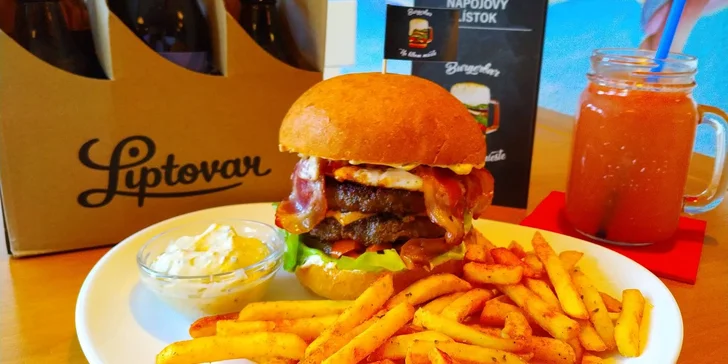 Dvojitý hovädzí, vegetariánsky alebo syrový burger v Burgerbare Na blbom mieste