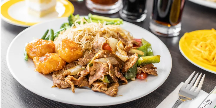 Chutné bufetové stoly podľa dennej ponuky v reštaurácii Peking
