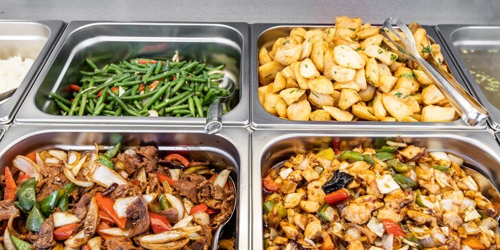 Chutné bufetové stoly podľa dennej ponuky v reštaurácii Peking