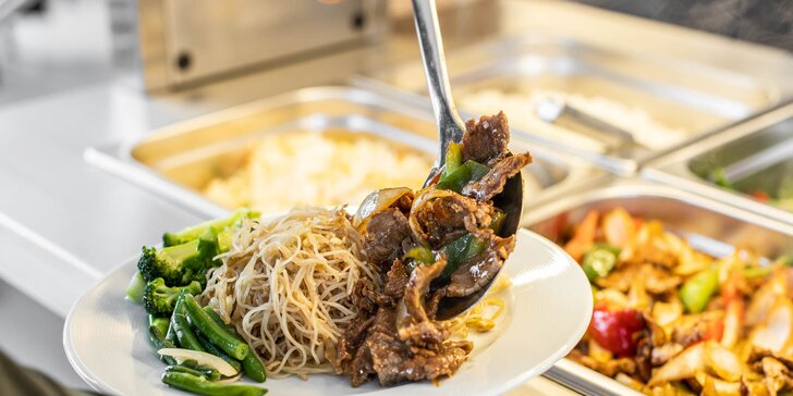 Chutné bufetové stoly podľa dennej ponuky v reštaurácii Peking