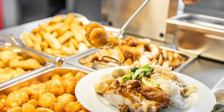 Chutné bufetové stoly podľa dennej ponuky v reštaurácii Peking