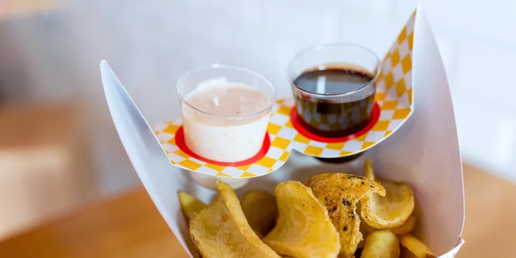 Pomfrit´s zemiačky s omáčkou podľa vlastného výberu