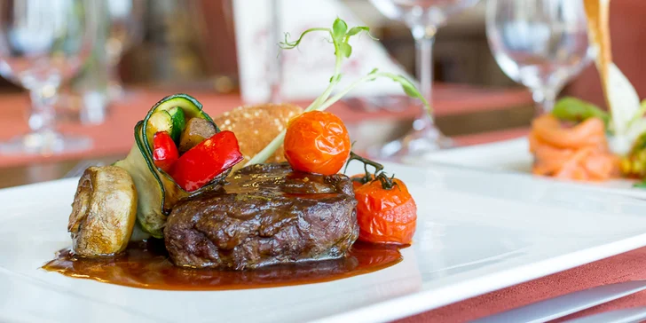 Tradičné či romantické dvojchodové menu pre 2 osoby s prípitkom