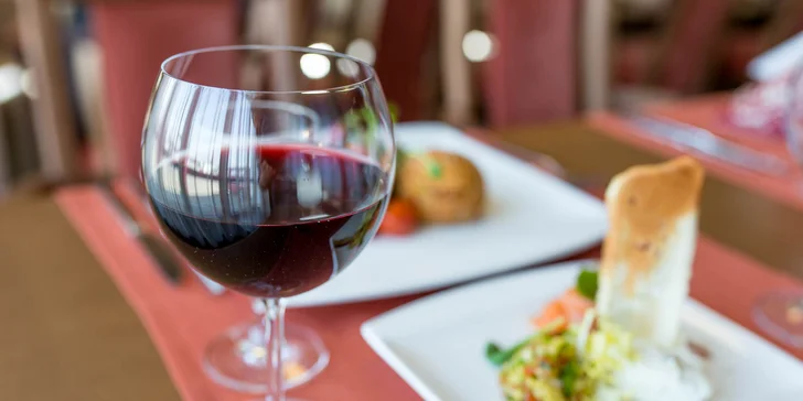 Tradičné či romantické dvojchodové menu pre 2 osoby s prípitkom