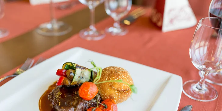 Tradičné či romantické dvojchodové menu pre 2 osoby s prípitkom