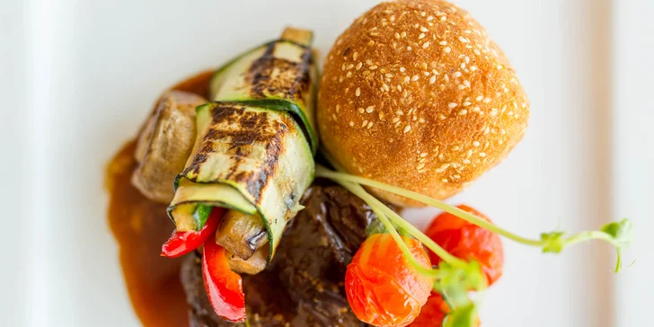 Tradičné či romantické dvojchodové menu pre 2 osoby s prípitkom