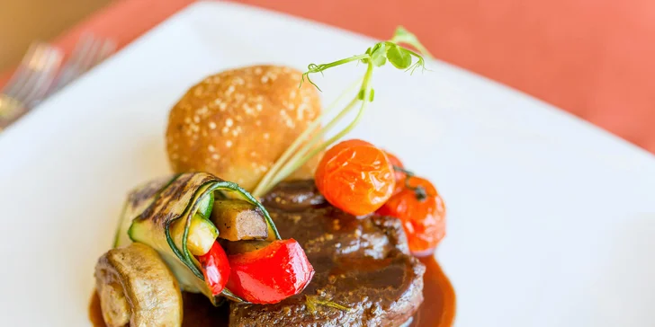 Tradičné či romantické dvojchodové menu pre 2 osoby s prípitkom