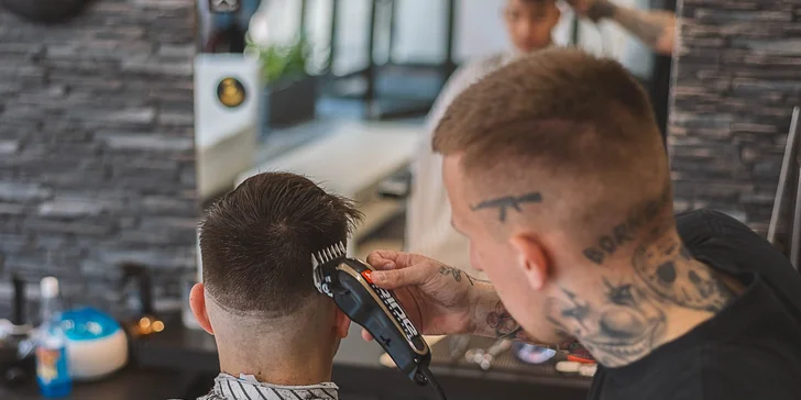 Pánsky strih alebo úprava brady u profesionálneho barbera