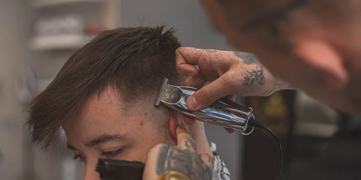 Pánsky strih alebo úprava brady u profesionálneho barbera